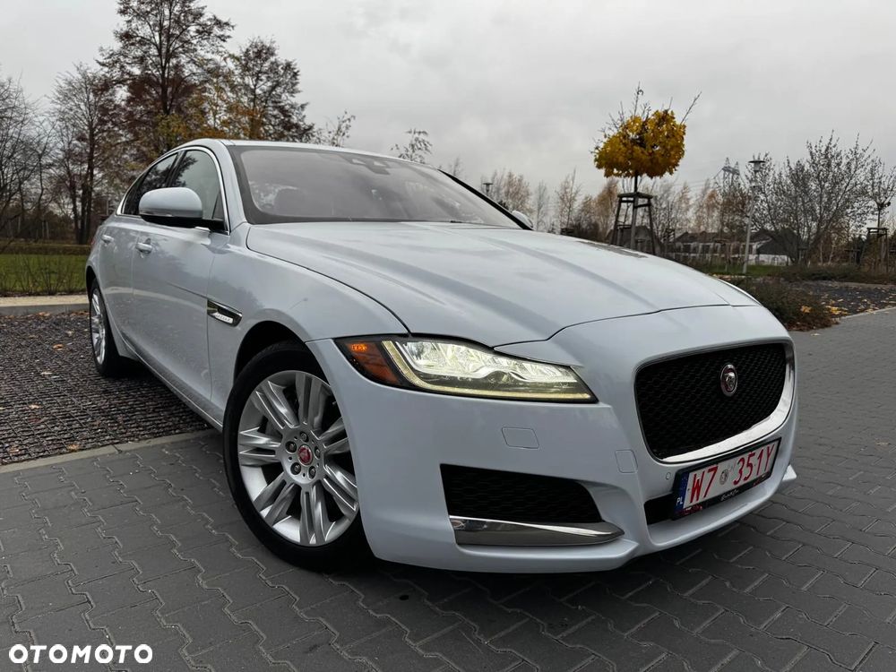 Jaguar XF - 12