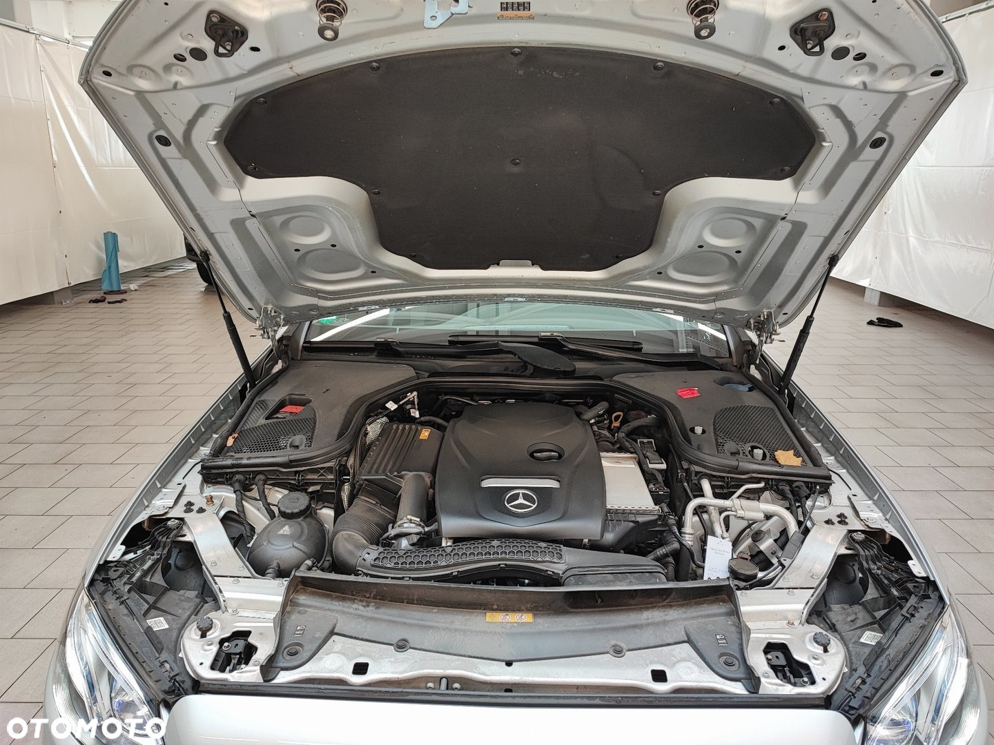 Mercedes-Benz Klasa E 200 4Matic Coupe 9G-TRONIC AMG Line - 16