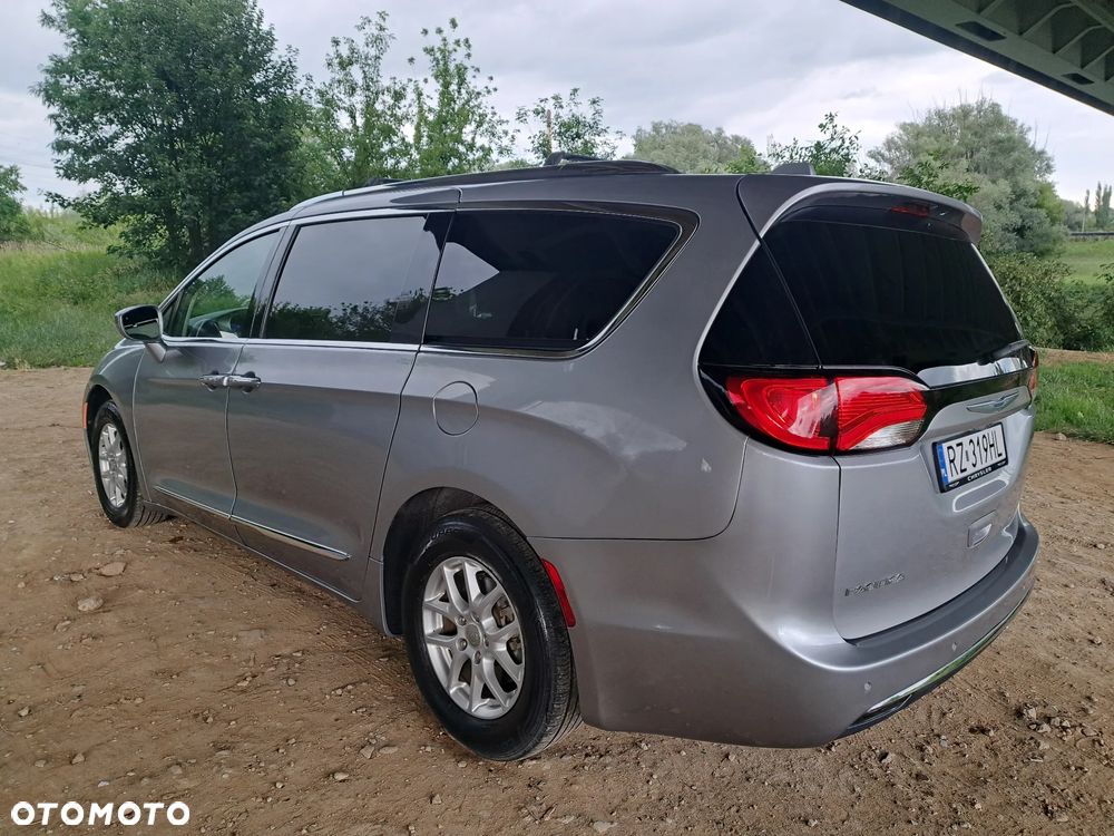 Chrysler Pacifica - 5