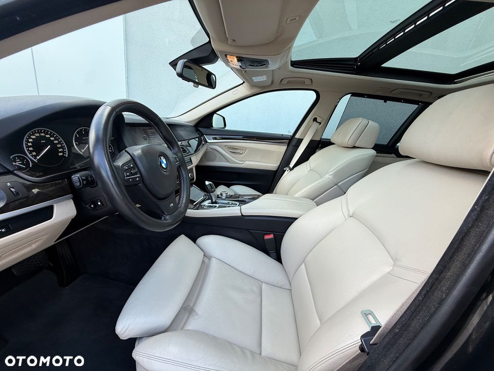 BMW Seria 5 525d Sport-Aut - 24