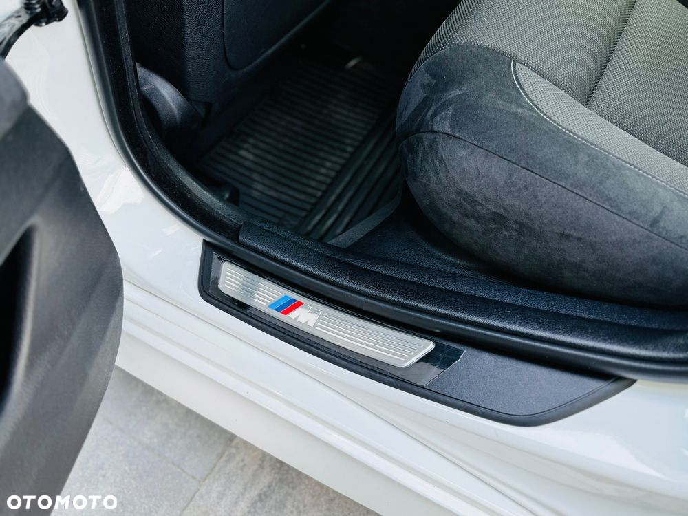 BMW Seria 5 520d xDrive - 23