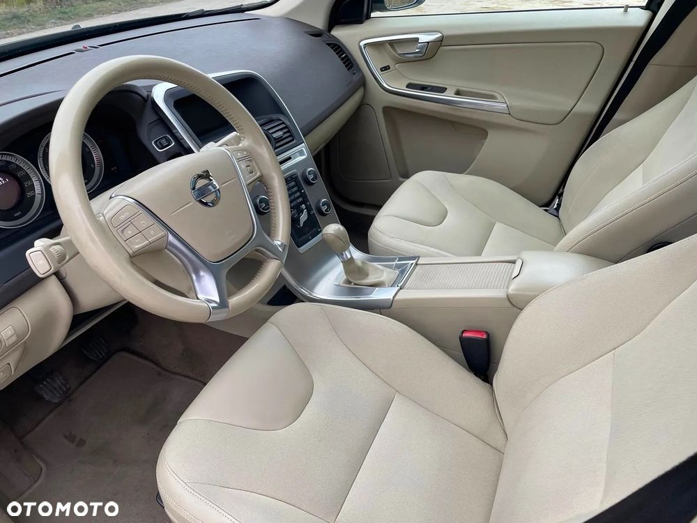 Volvo XC 60 D4 Momentum - 5