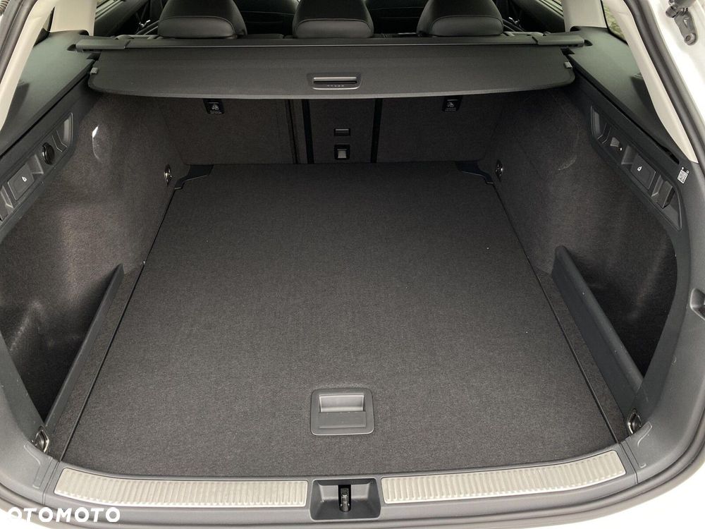 Volkswagen Passat Variant 2.0 TDI SCR 4Mot Elegance DSG - 35