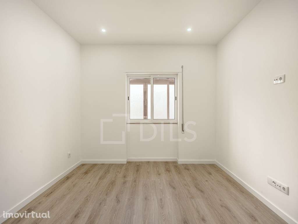 Apartamento T2 no Barreiro ,renovado, com marquise e vidros duplos - Grande imagem: 2/18