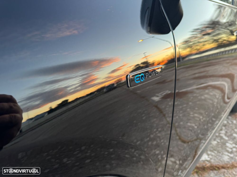 Mercedes-Benz GLA 250 e 8G-DCT - 24