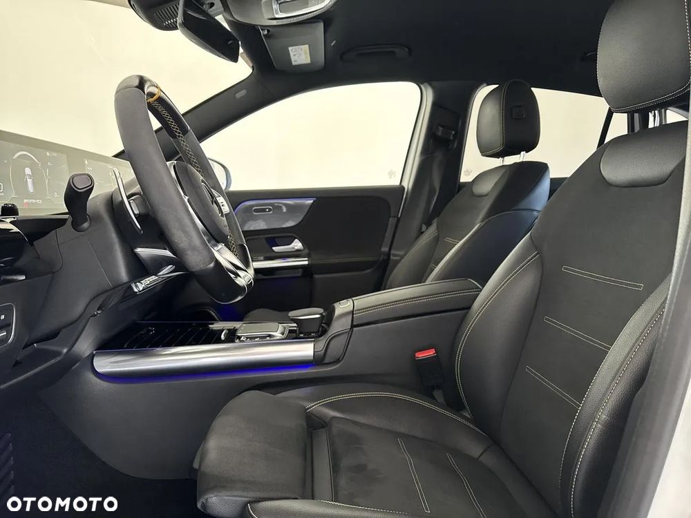 Mercedes-Benz GLA - 12