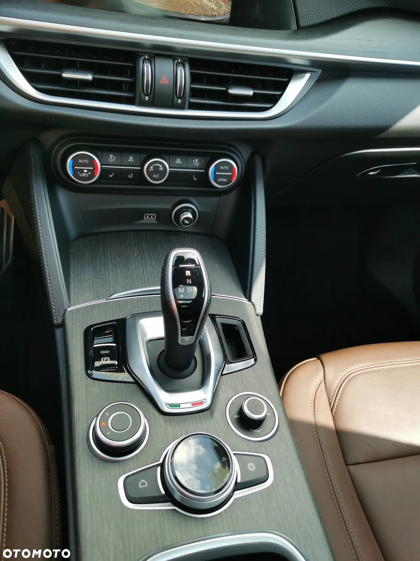 Alfa Romeo Stelvio 2.0 Turbo 16V AT8-Q4 Ti - 22