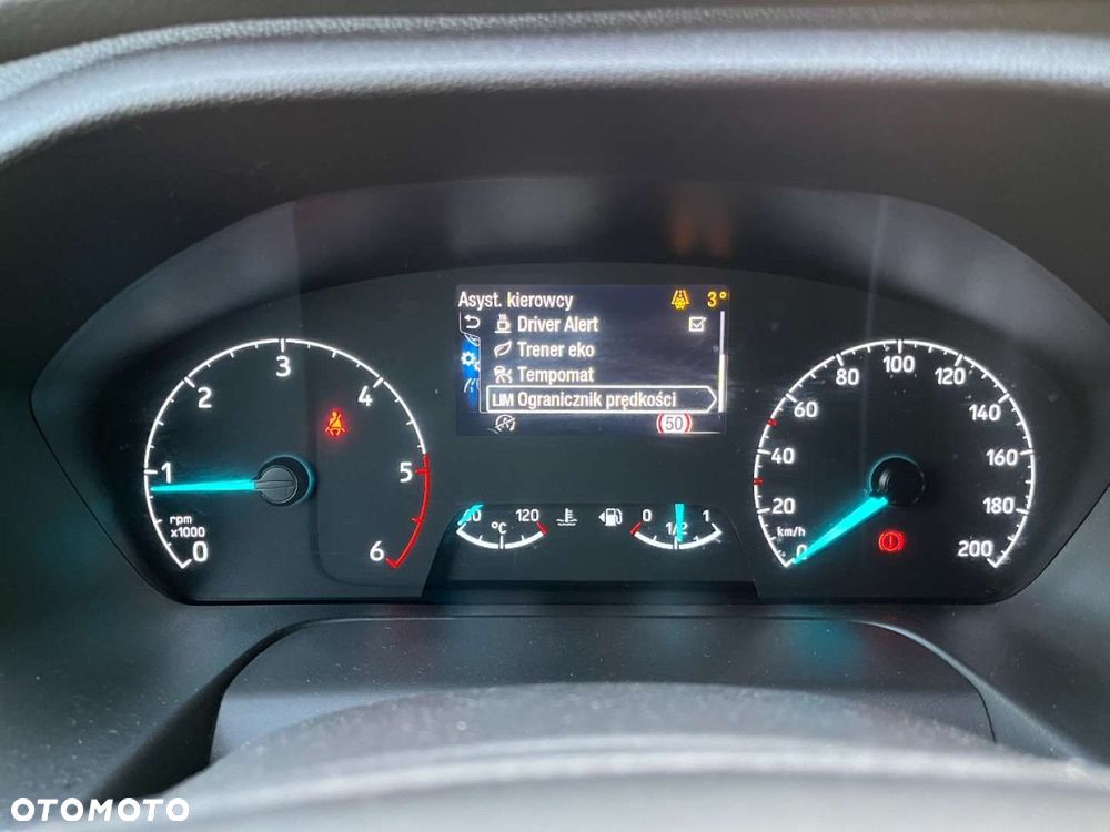 Ford Tourneo Custom - 13