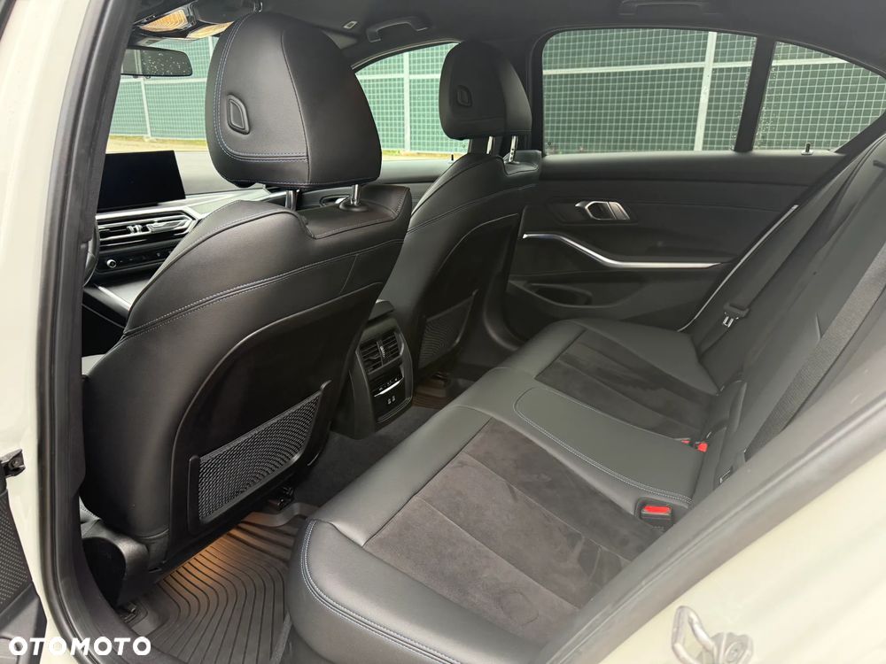 BMW Seria 3 318i M Sport - 10