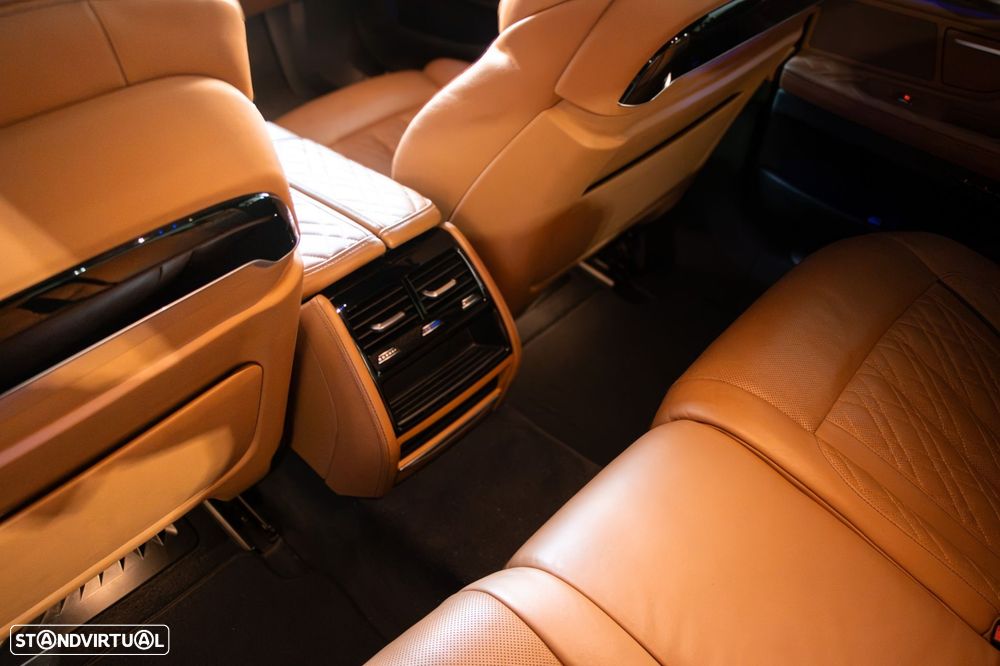 BMW 740 d xDrive Pack M Auto - 16