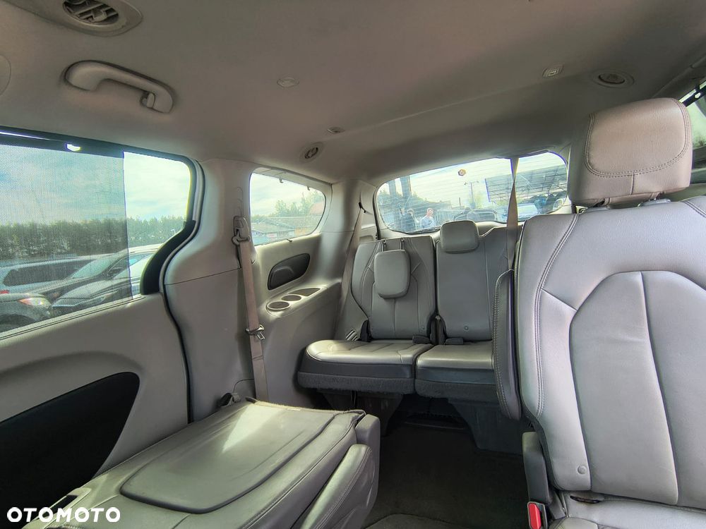 Chrysler Pacifica - 14