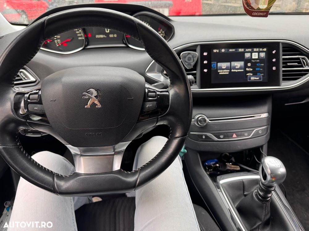 Peugeot 308 - 8