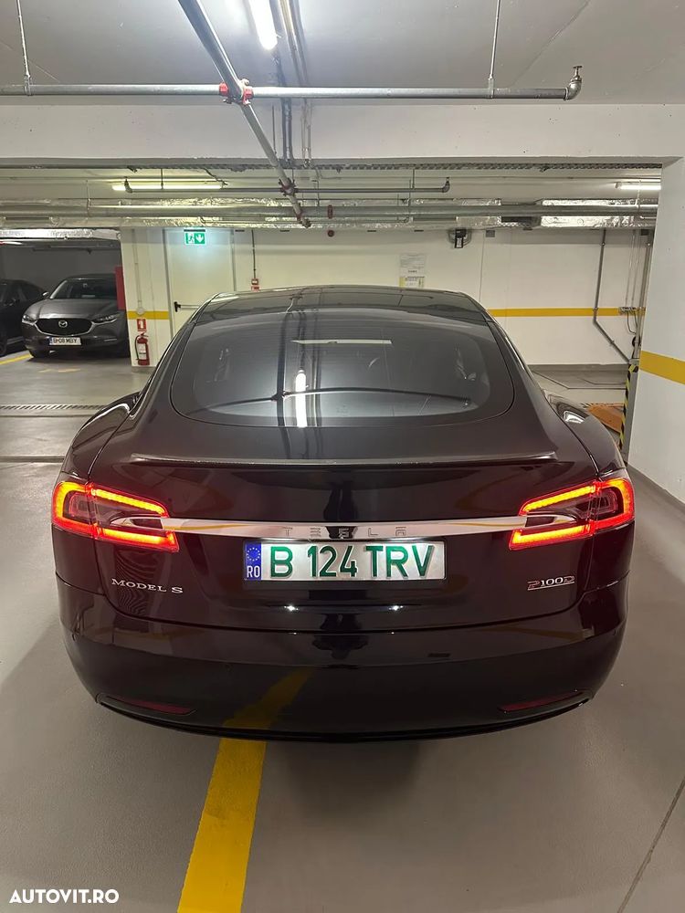 Tesla Model S - 5