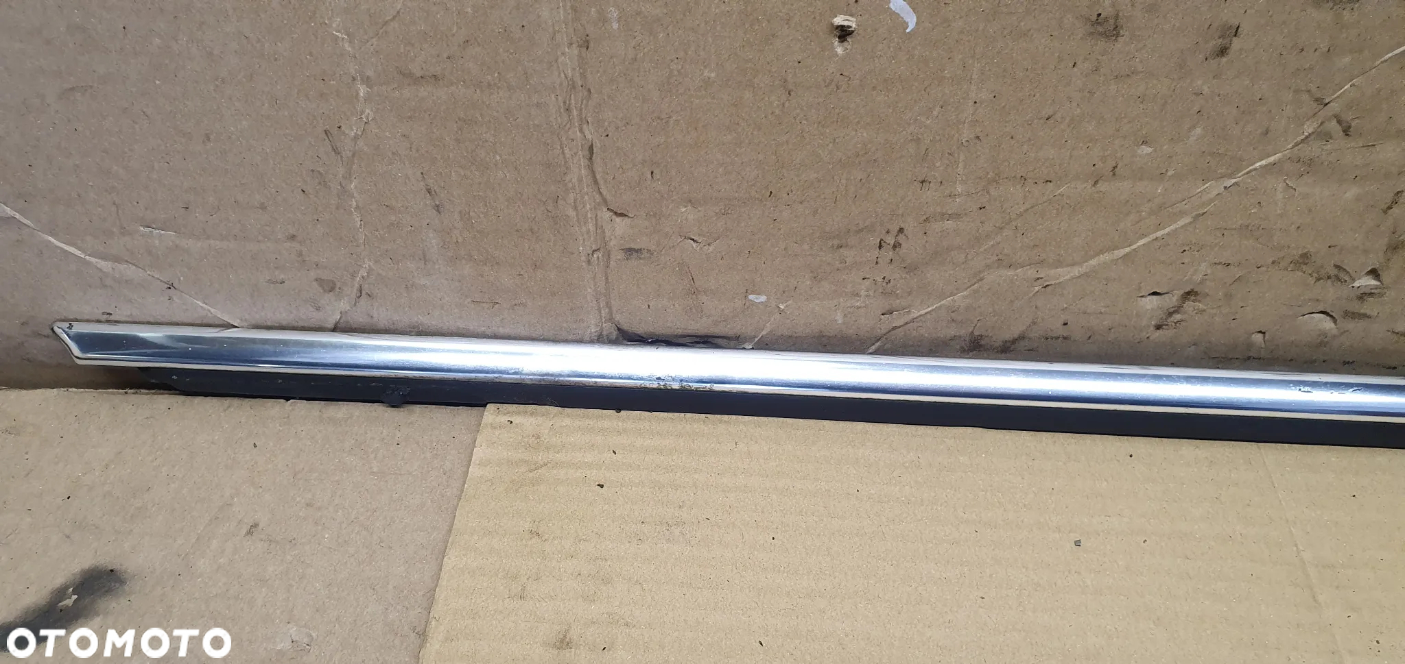 Listwa zgarniająca drzwi prawy przód chrom VW Passat B5 FL - 2