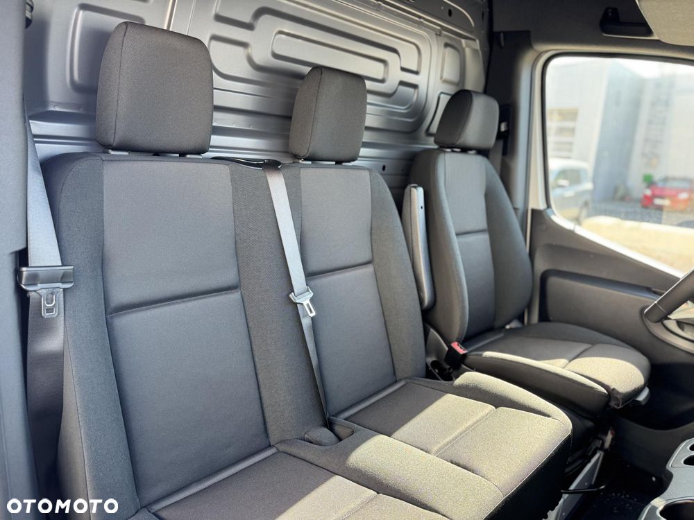 Mercedes-Benz Sprinter - 11