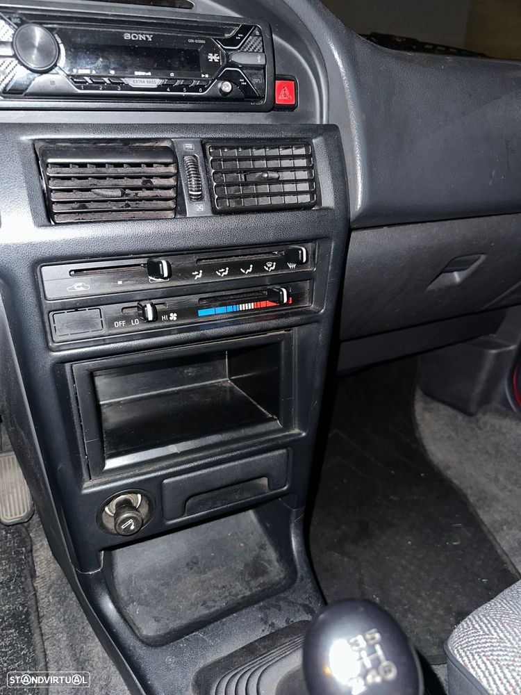 Toyota Corolla Sedan 1.3 - 12