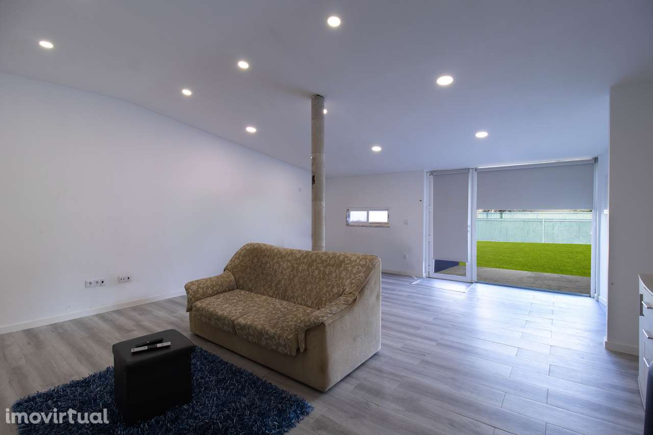 Moradia T2 em Fernão Ferro - Grande imagem: 2/14