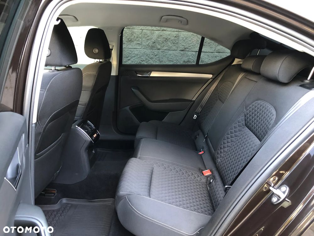 Skoda Superb 2.0 TDI Style DSG - 24