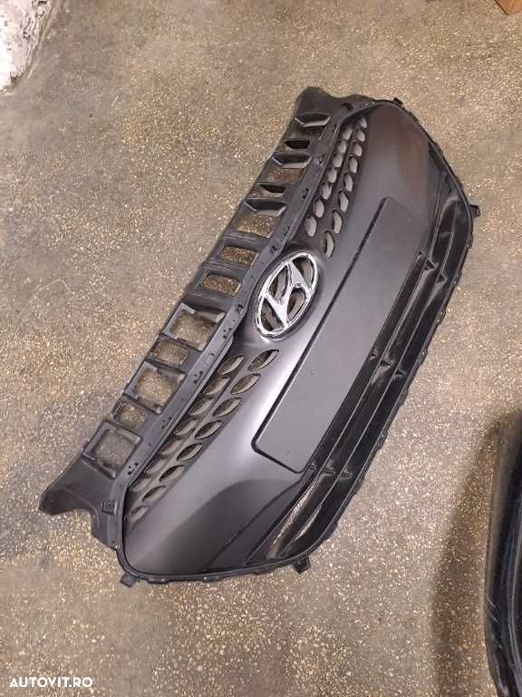 Grila radiator NOUA ORIGINALA Hyundai i30 an 2012-2017 - 1