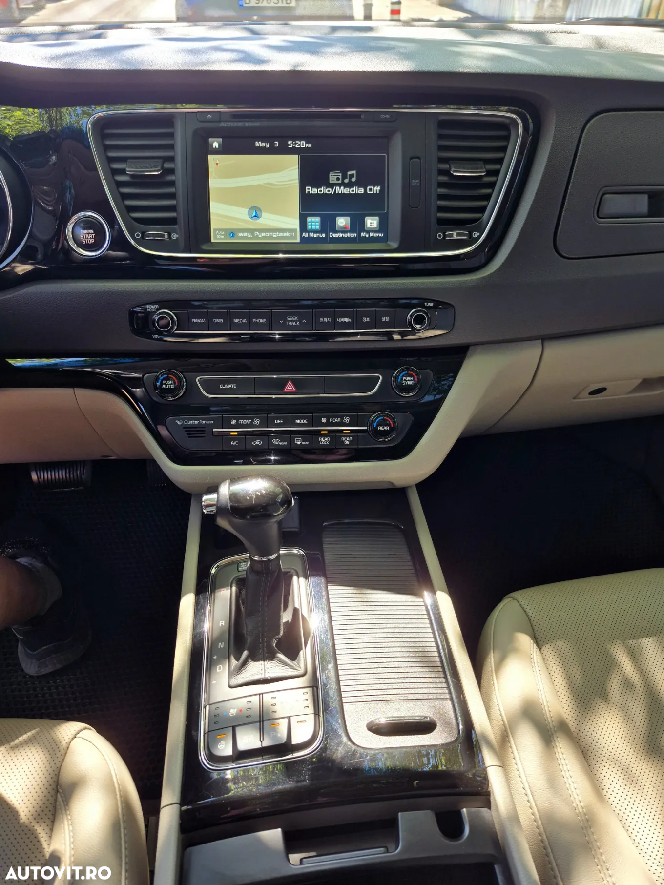 Kia Carnival - 25