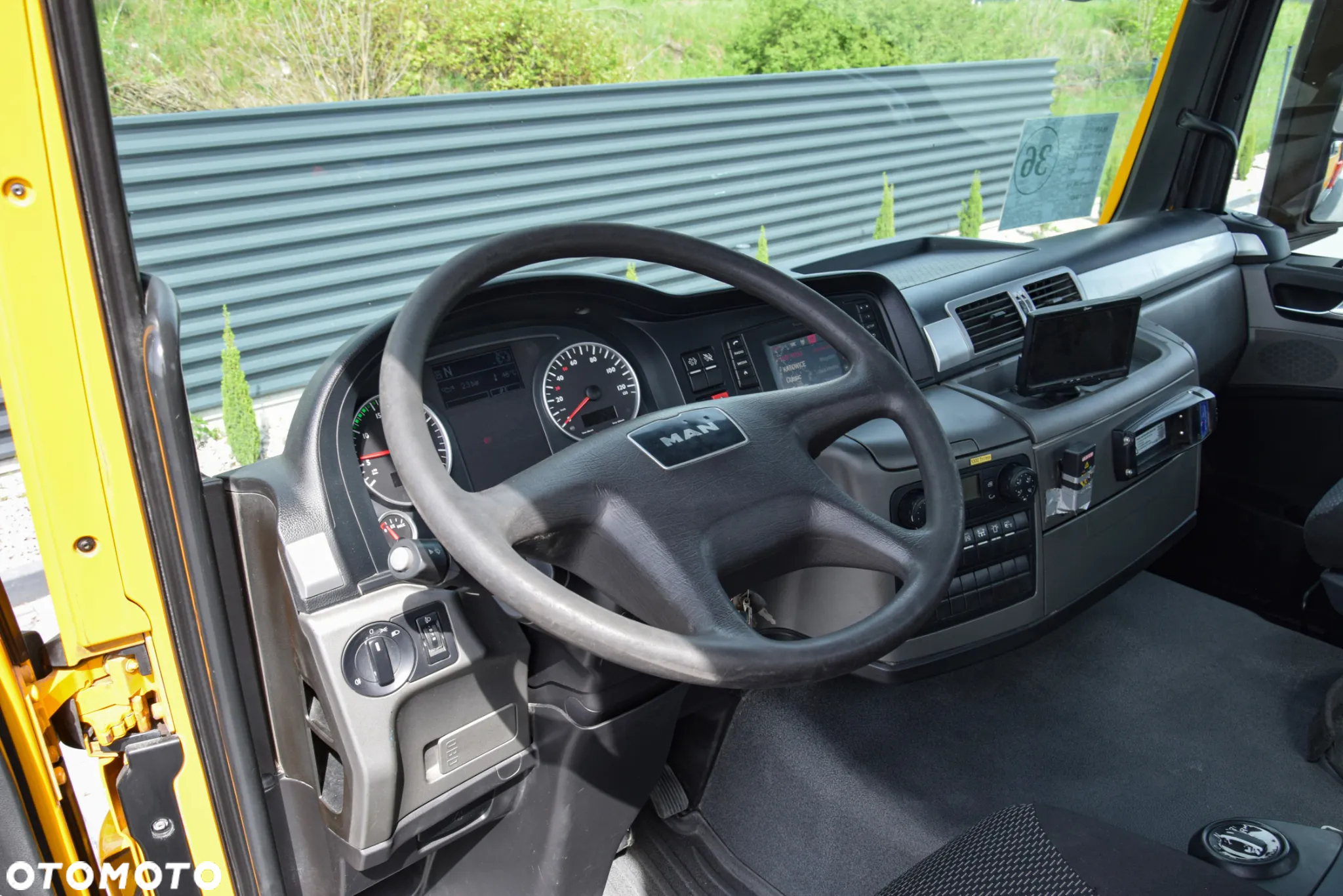 MAN TGS 26.400 / 6x4 / EURO 6 / UDT / HDS FASSI 165 / WYSUW x3 / ROTATOR / CHWYTAK / STEROWANIE RADIOWE / WZMOCNIONA RAMA / WYWROTKA / HYDROBURTA / AUTOMAT / 2017 / NOWE OPONY - 100% / NISKI PRZEBIEG / STAN IDEALNY / SPROWADZONY - 32
