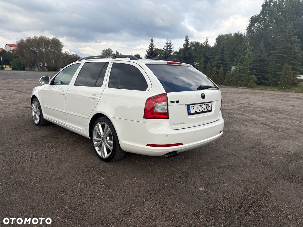 Skoda Octavia Combi 2.0 TDI CR DPF DSG RS - 3
