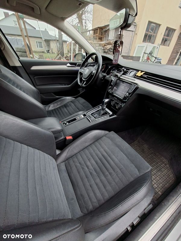 Volkswagen Passat - 36