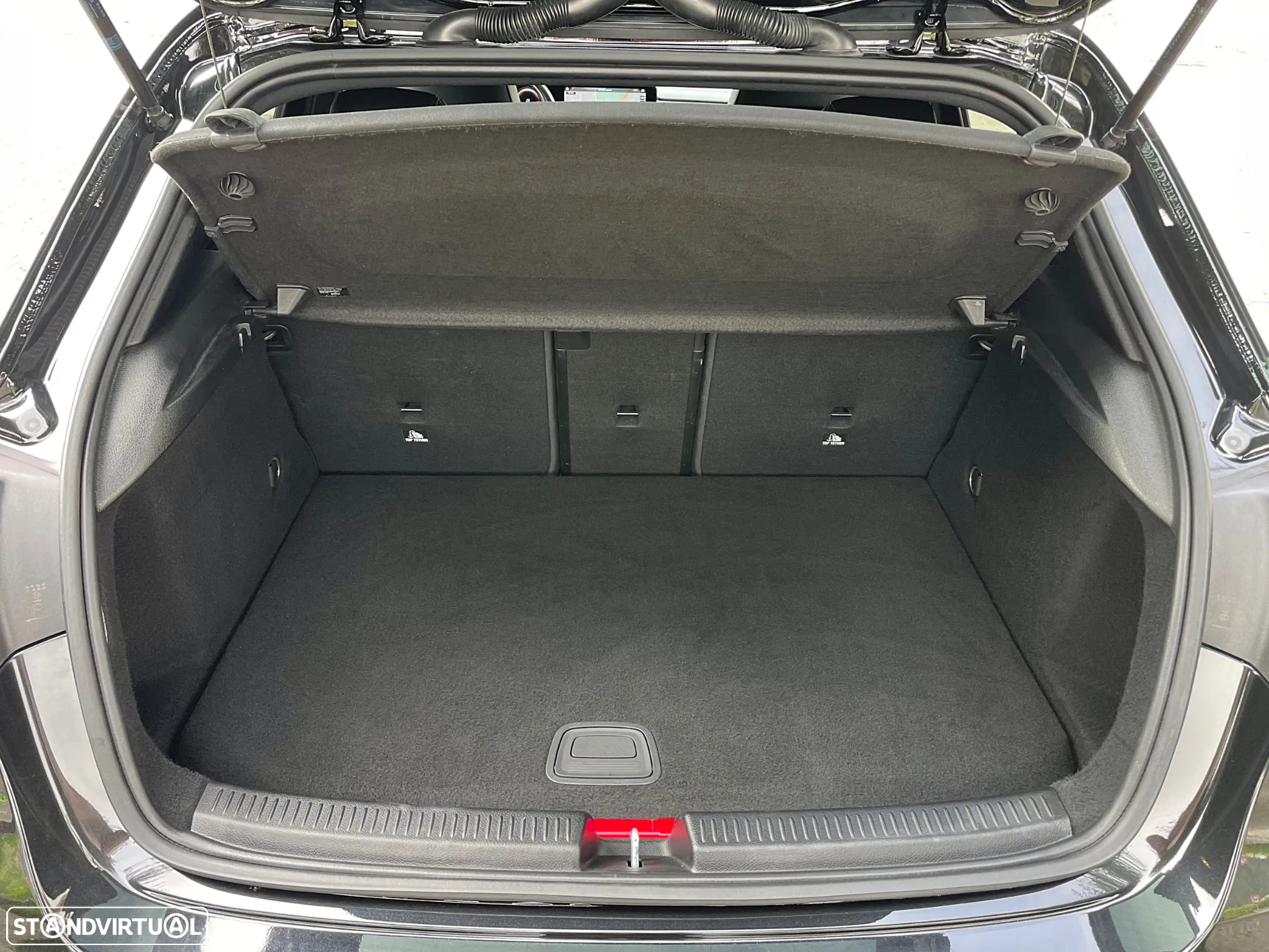 Mercedes-Benz A 250 e 8G-DCT AMG Line - 25