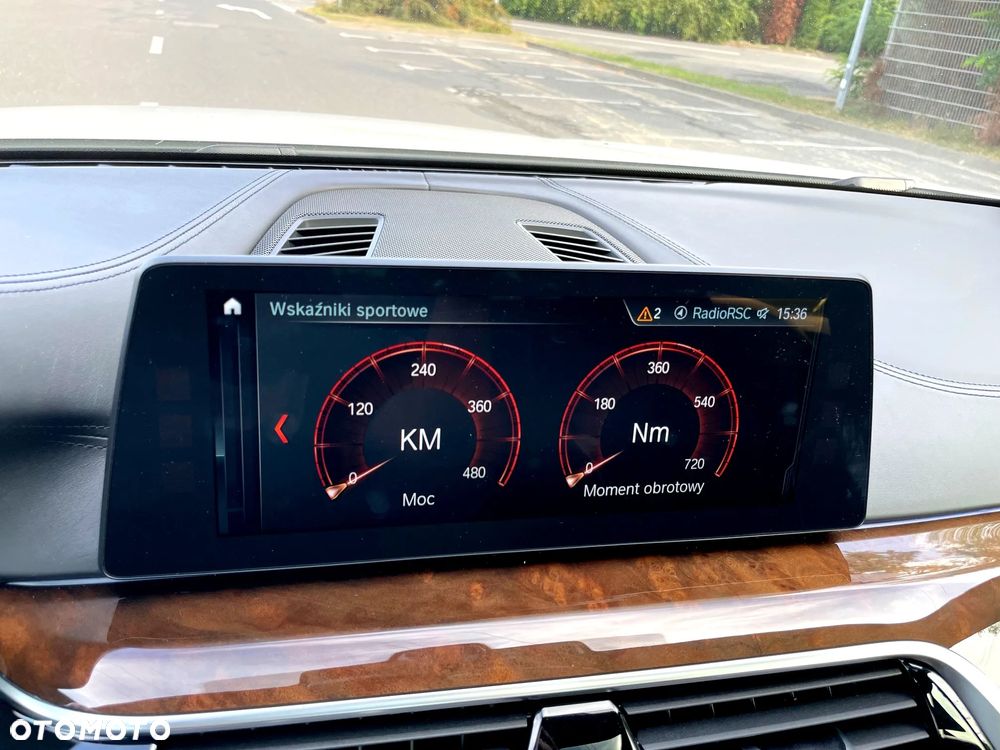 BMW Seria 5 M550i xDrive - 20