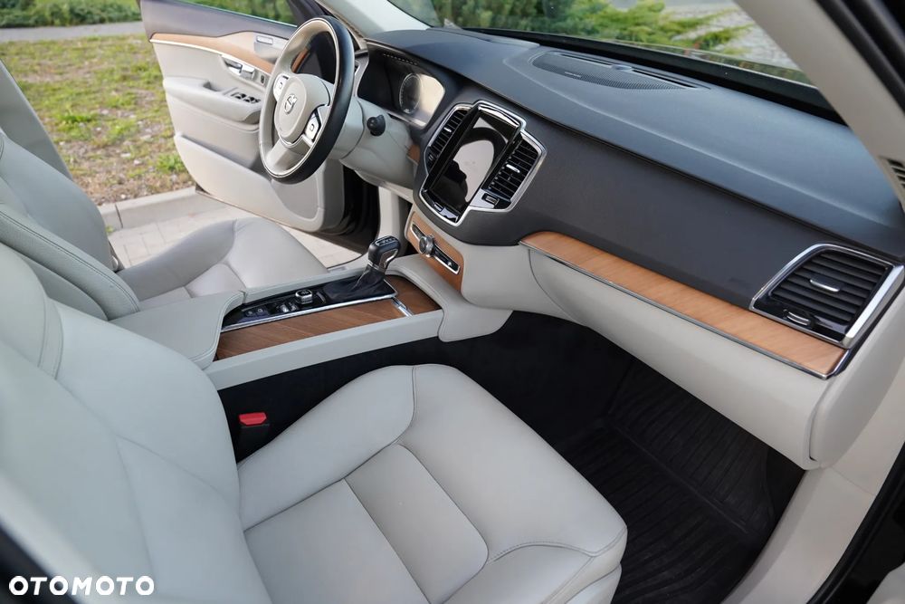 Volvo XC 90 - 20