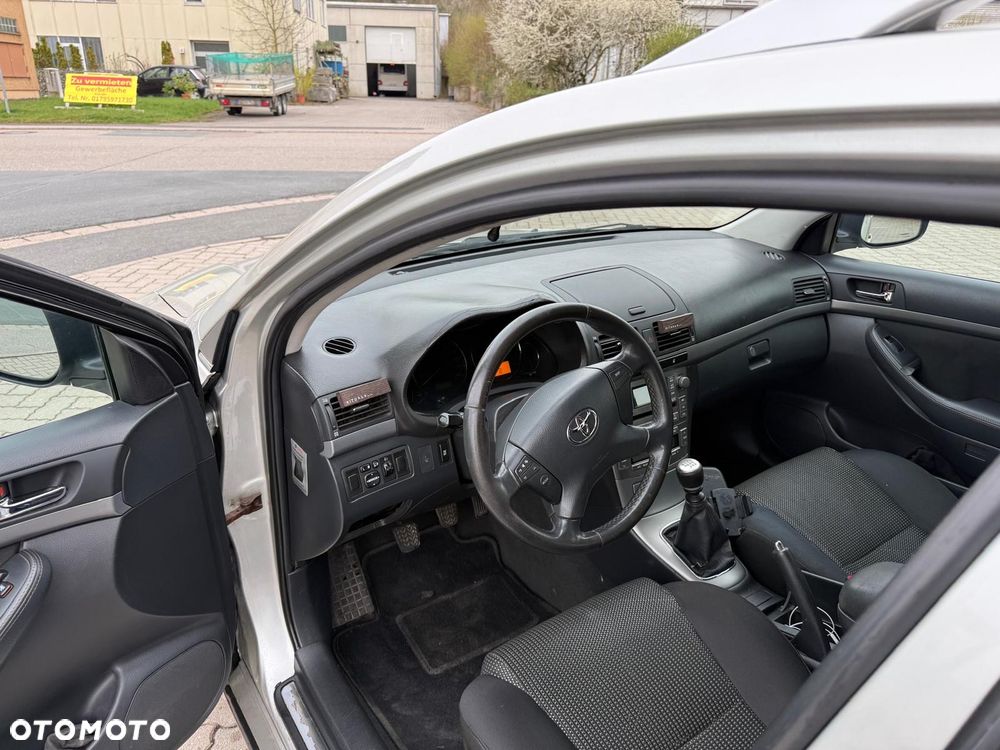 Toyota Avensis 2.0 D-4D Sol Premium - 9
