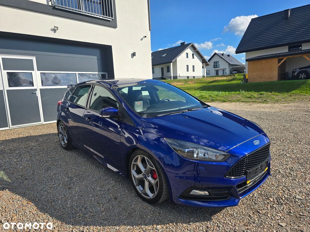 Ford Focus 2.0 EcoBoost ST mit Leder-Exclusiv-Paket - 1