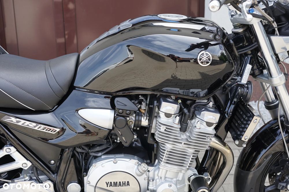 Yamaha XJR - 11