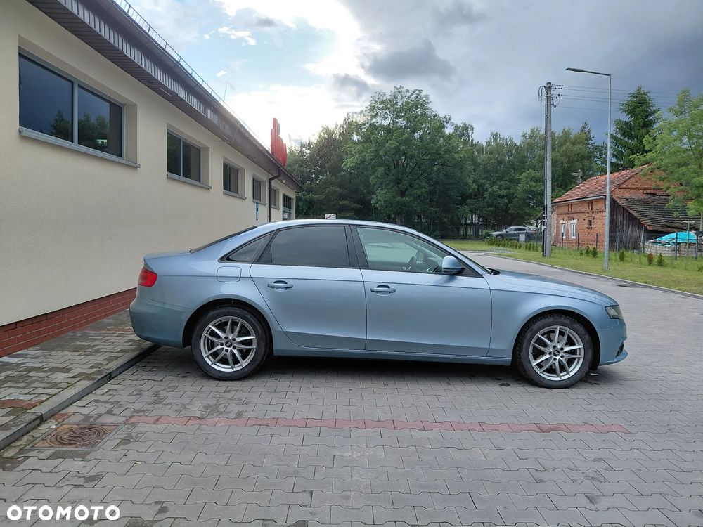 Audi A4 Limousine - 8