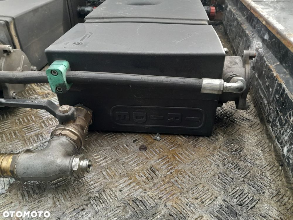 Zbiornik oleju hydraulicznego KOMPLETNE 2szt. Cena za sztukę !! - 2