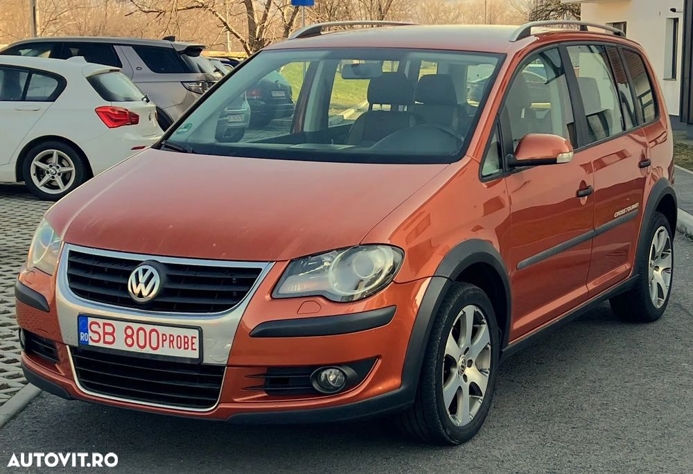 Volkswagen Touran 2.0 TDI DPF Cross - 1