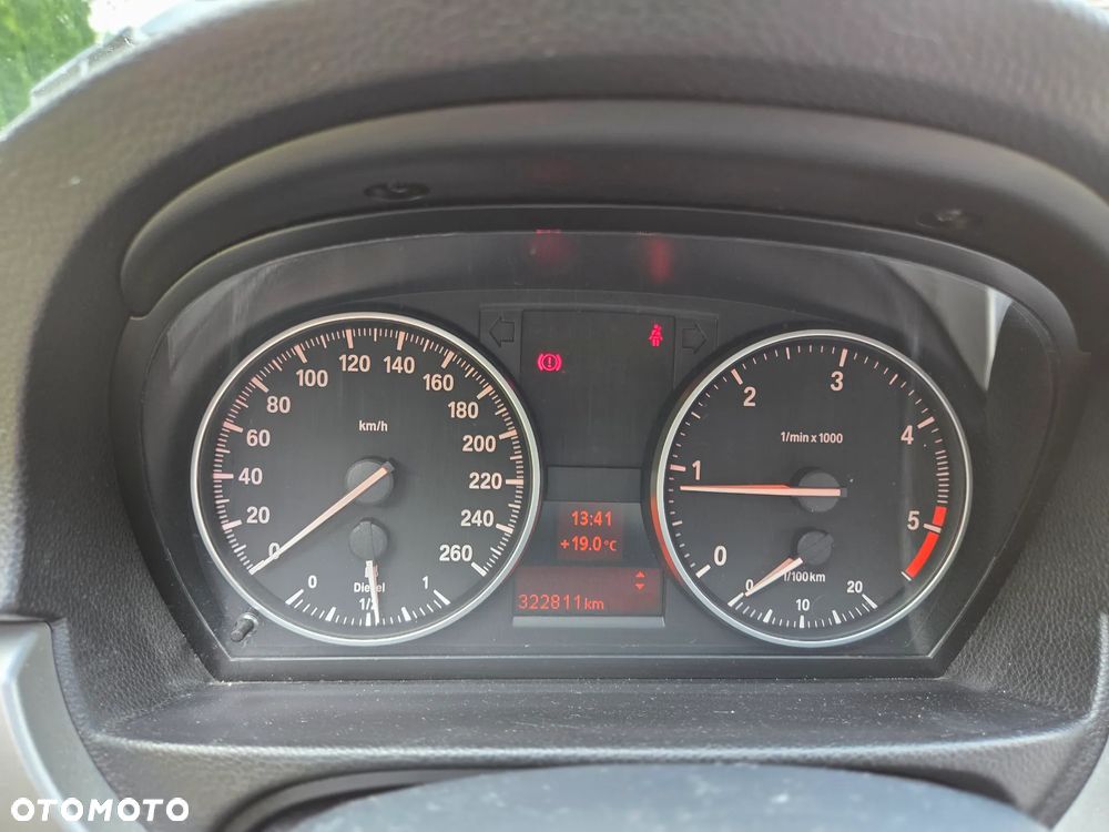 BMW Seria 3 320d DPF Touring - 14