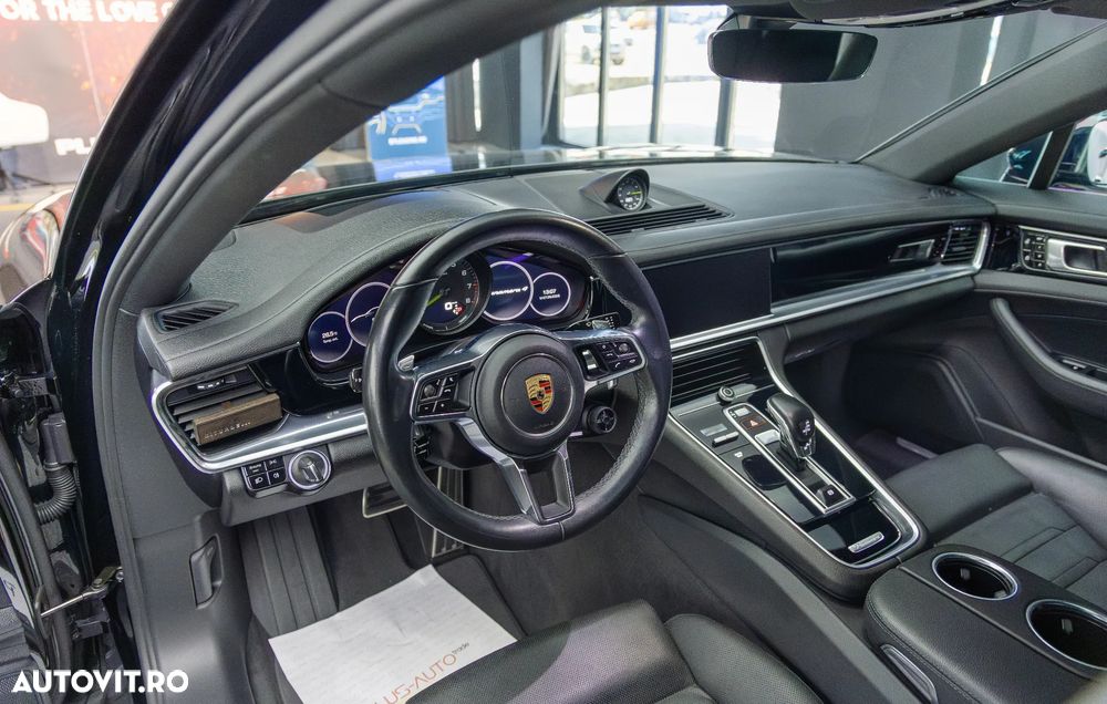 Porsche Panamera - 12