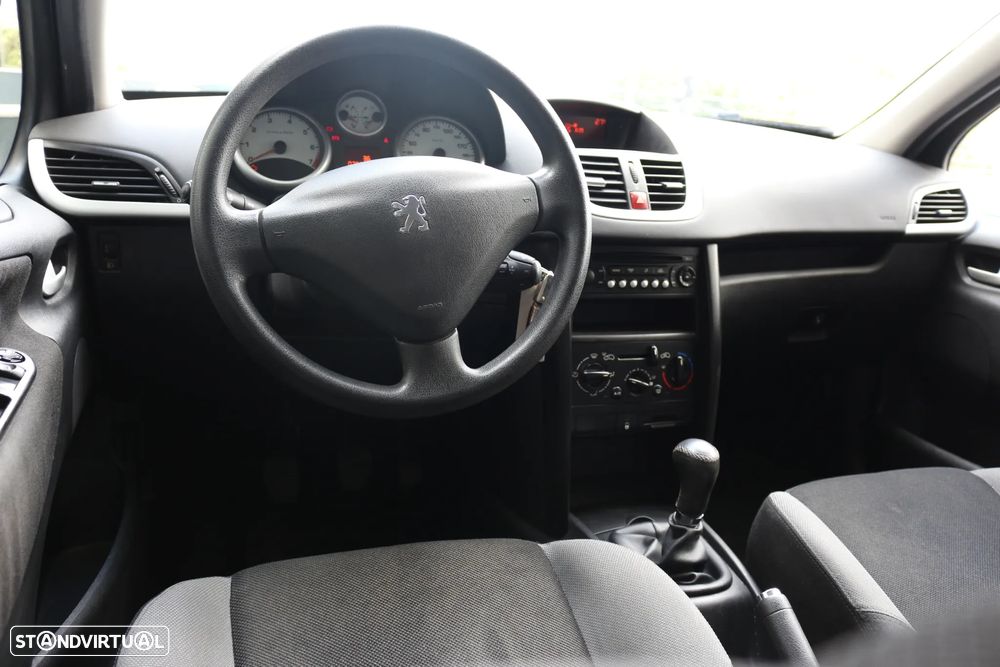 Peugeot 207 1.4 16V Trendy - 16