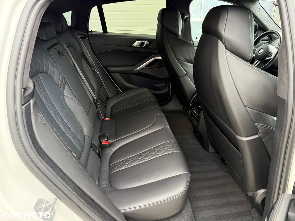 BMW X6 M60i xDrive - 12