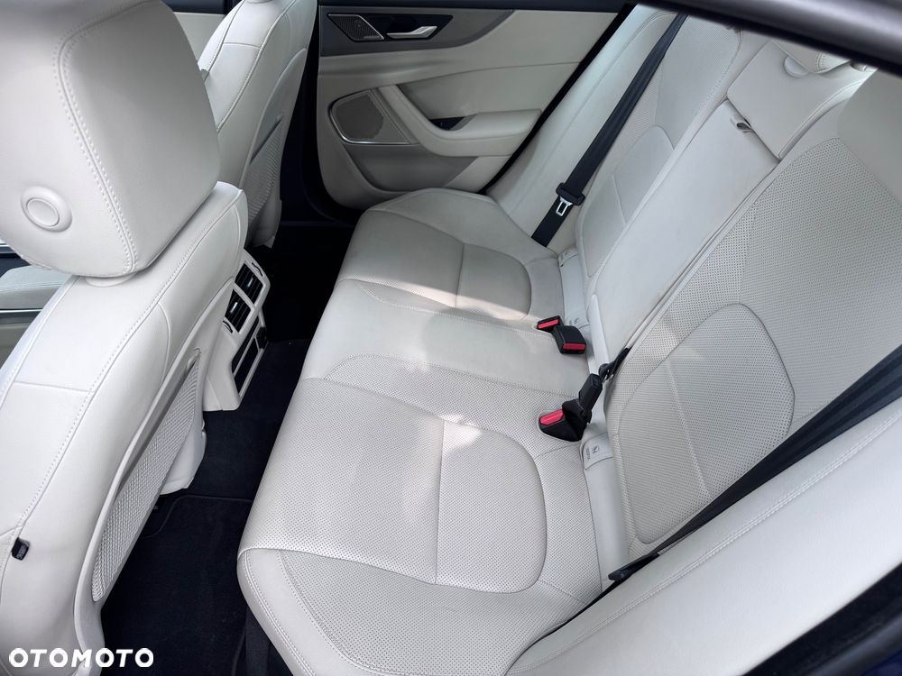 Jaguar XE 2.0 P250 SE - 22