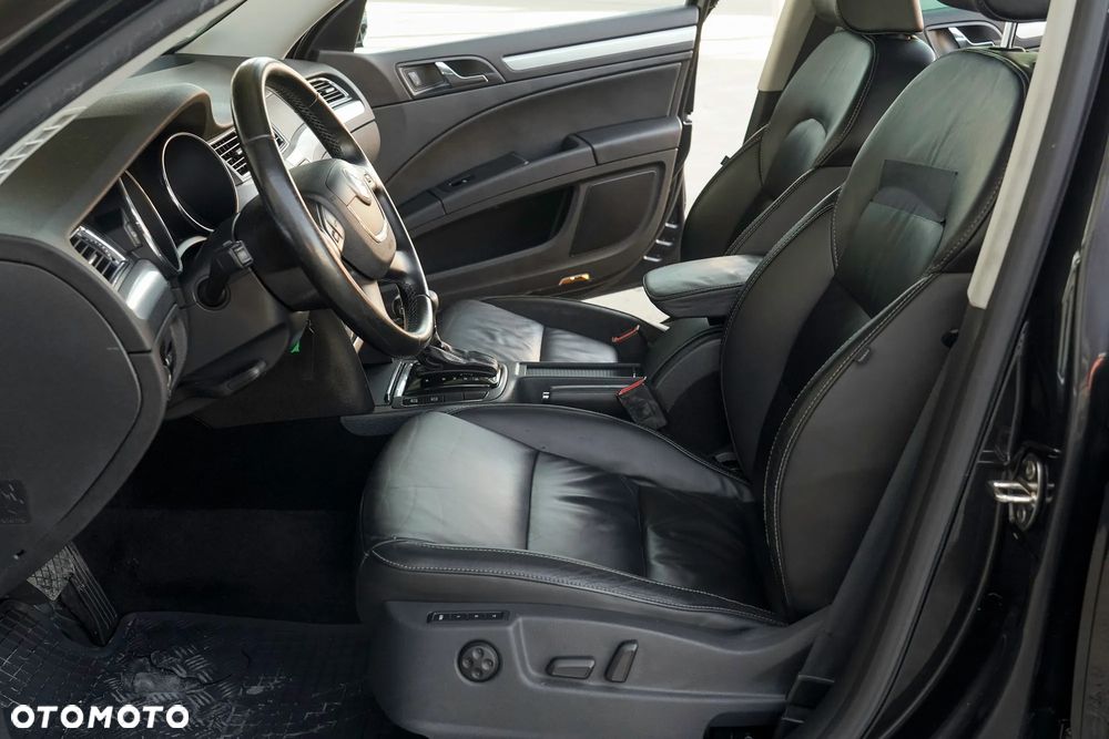 Skoda Superb 2.0 TDI DSG FAMILY - 32