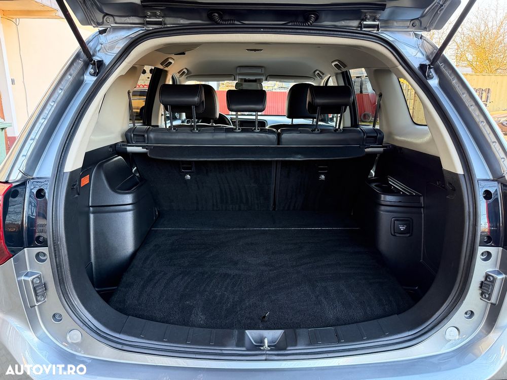 Mitsubishi Outlander - 19
