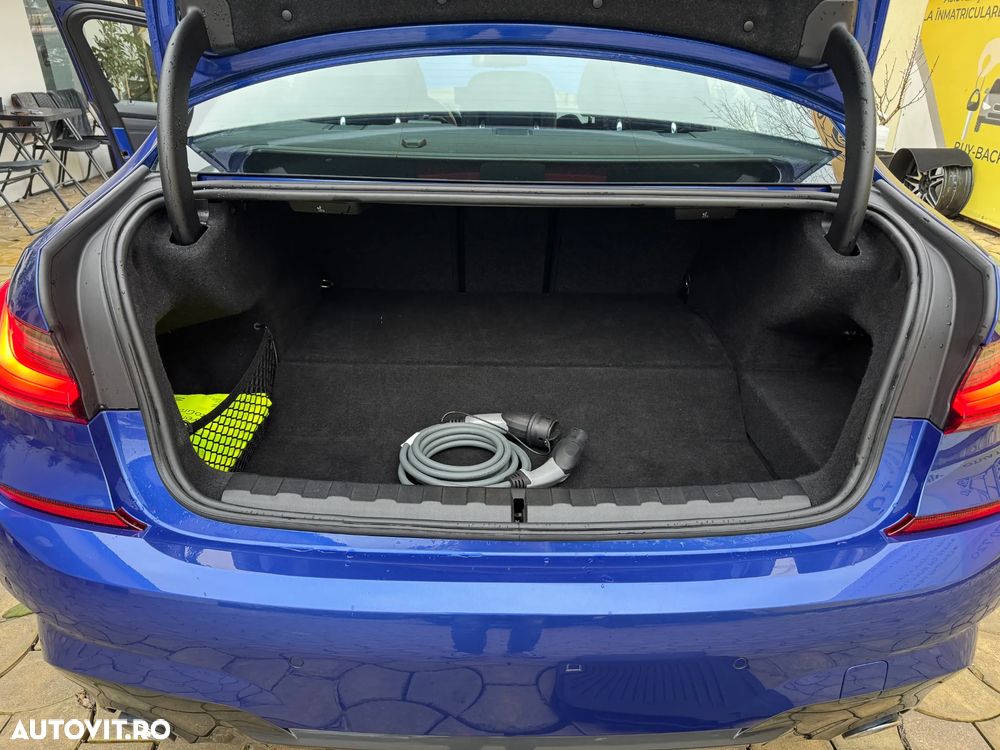BMW Seria 3 330e Aut. M Sport - 18
