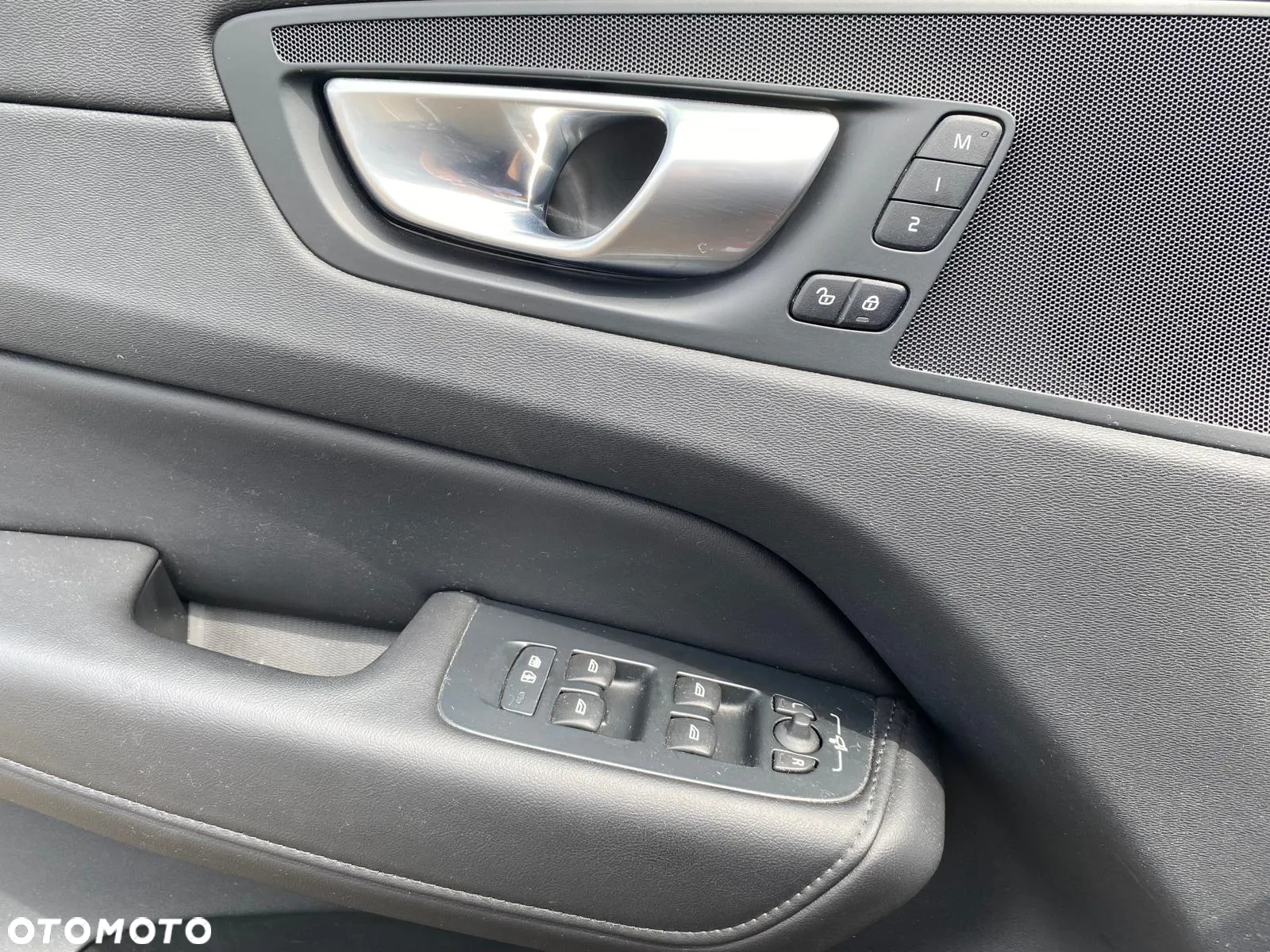 Volvo XC 60 T6 AWD Recharge Plus Dark - 23