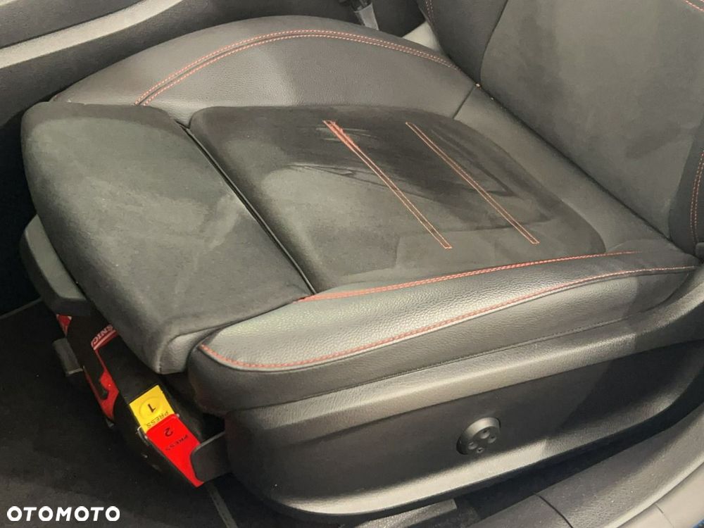 Mercedes-Benz CLA 200 mHEV 7G-DCT - 17