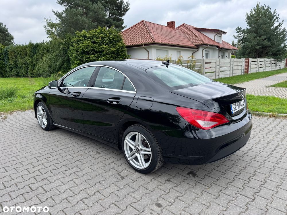Mercedes-Benz CLA 180 7G-DCT - 4