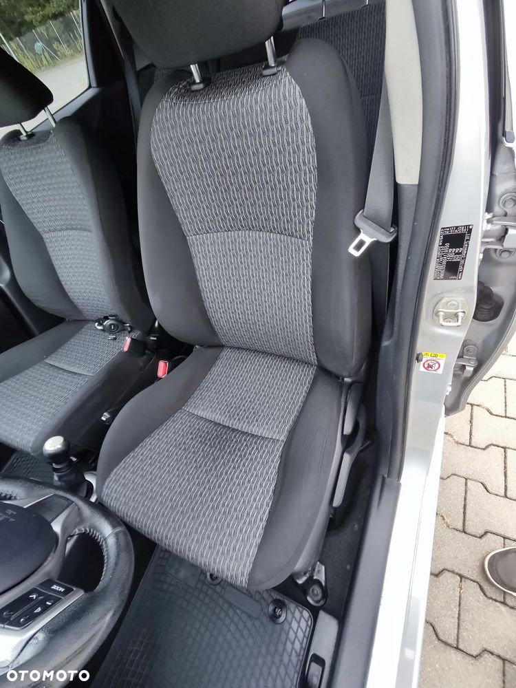 Toyota Yaris - 10