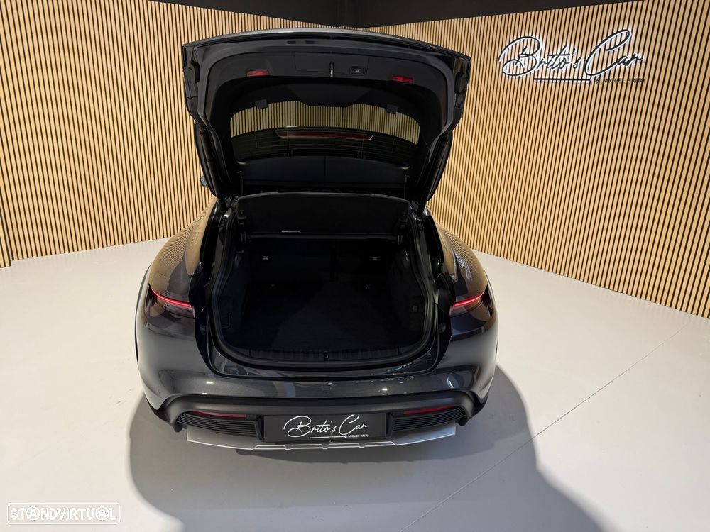 Porsche Taycan Cross Turismo 4 - 23