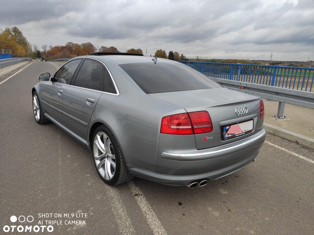 Audi S8 - 4